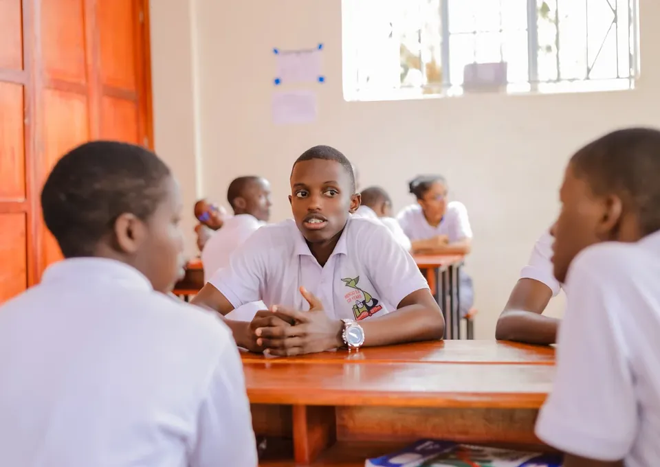 Ugandan students in a scientific discussion during a SOFU learning activity